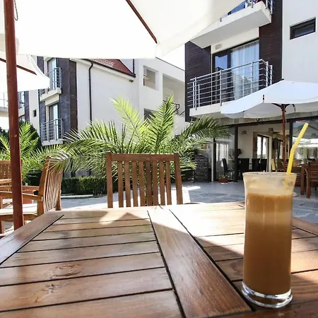 Seaside 2 Bedroom With Balcony For 4-5 Pax
