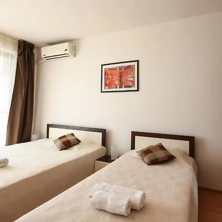 Seaside 2 Bedroom With Balcony For 4-5 Pax סאני ביץ'