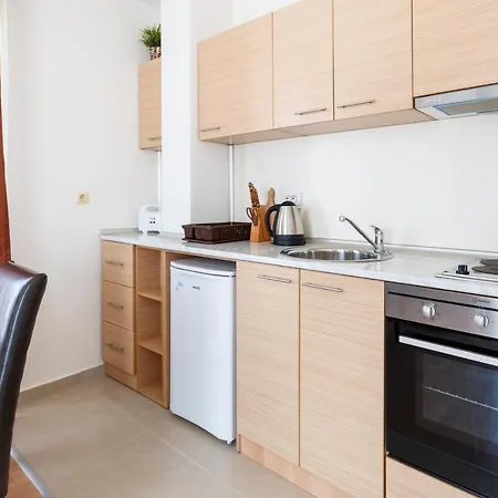 Seaside 2 Bedroom With Balcony For 4-5 Pax *