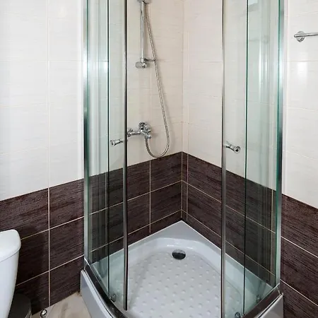 Seaside 2 Bedroom With Balcony For 4-5 Pax